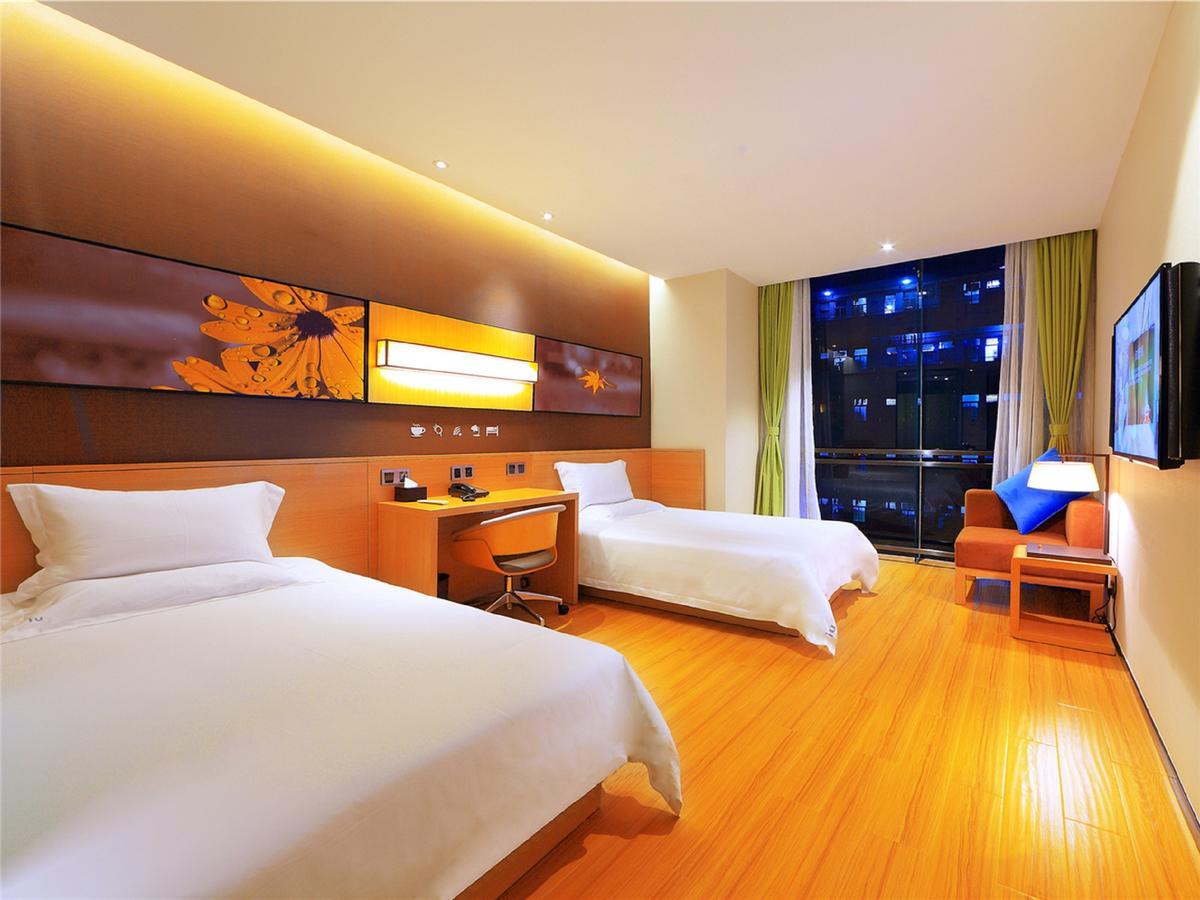 Iu Hotel Shenyang Railway Station Sk Transfer Center מראה חיצוני תמונה